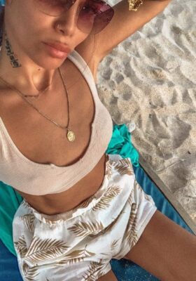 Айза Долматова